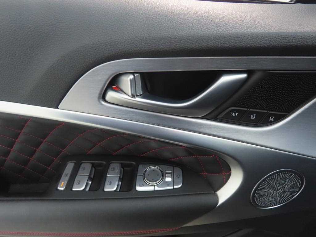 Genesis G70 - Vista 10