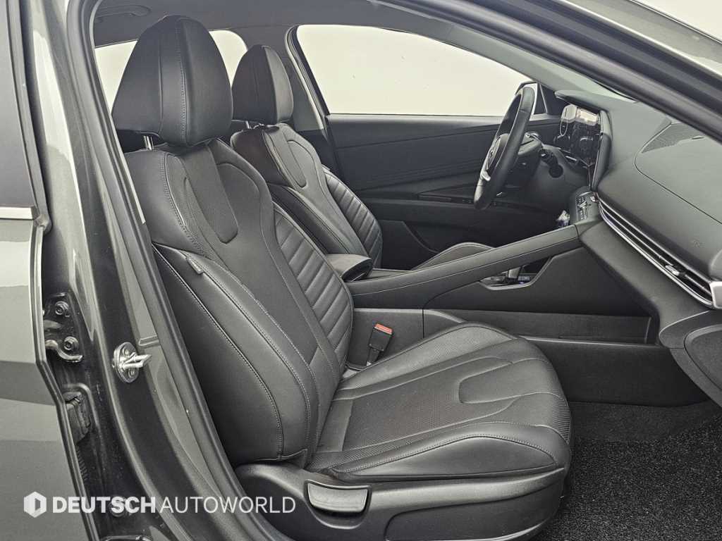 HYUNDAI Avante - Vista 10