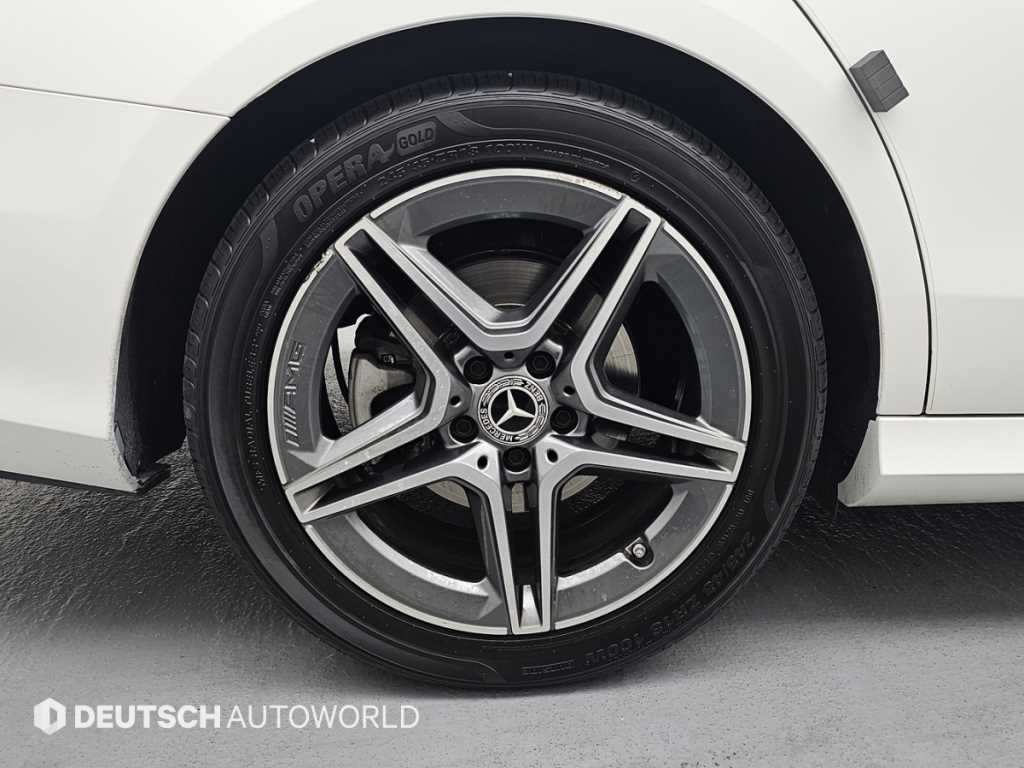 Mercedes Benz E class - Vista 5