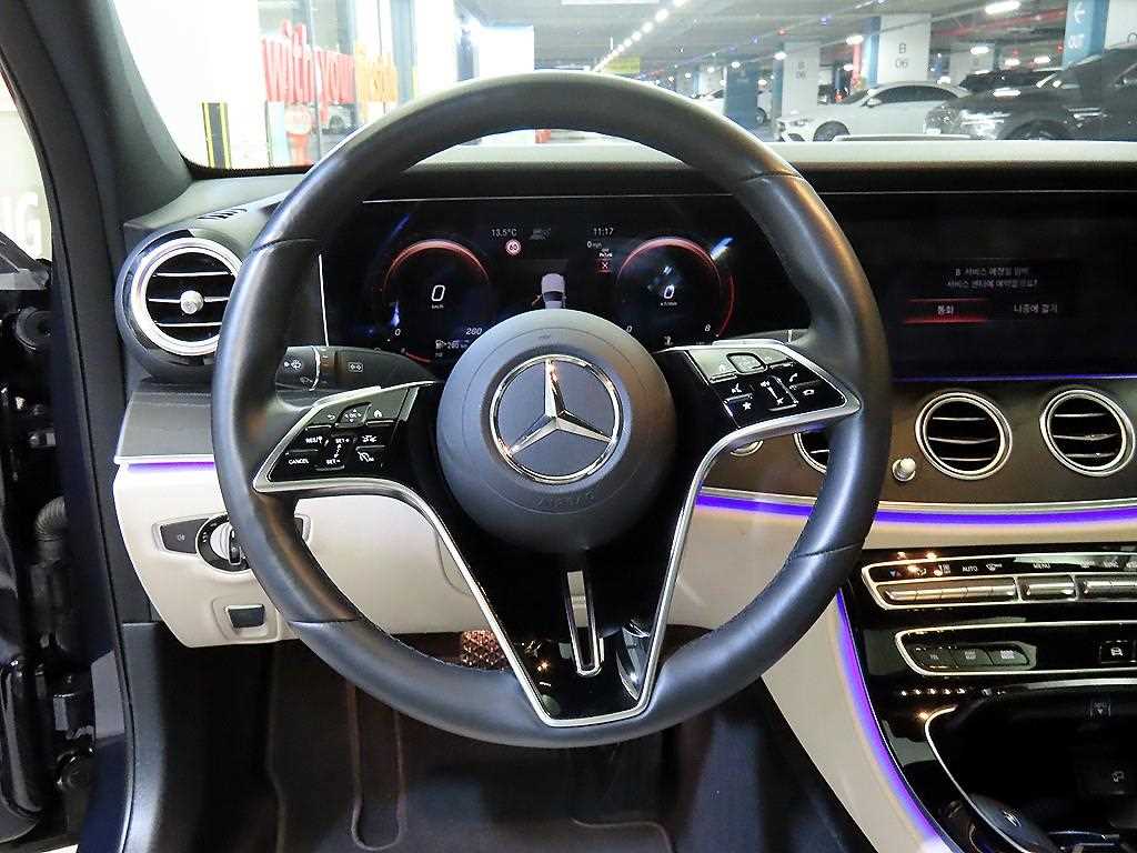 Mercedes Benz E class - Vista 8