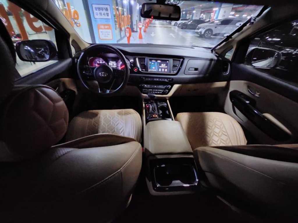 KIA Carnival - Vista 6