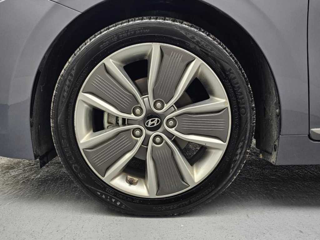 HYUNDAI Ioniq - Vista 5