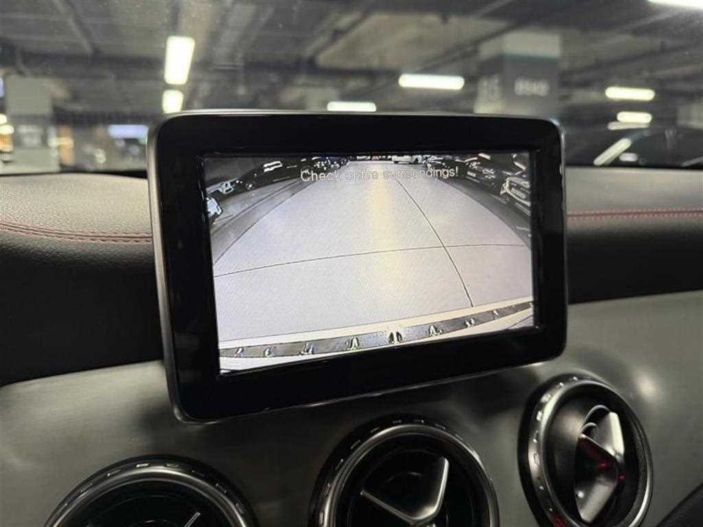 Mercedes Benz GLA Class - Vista 12