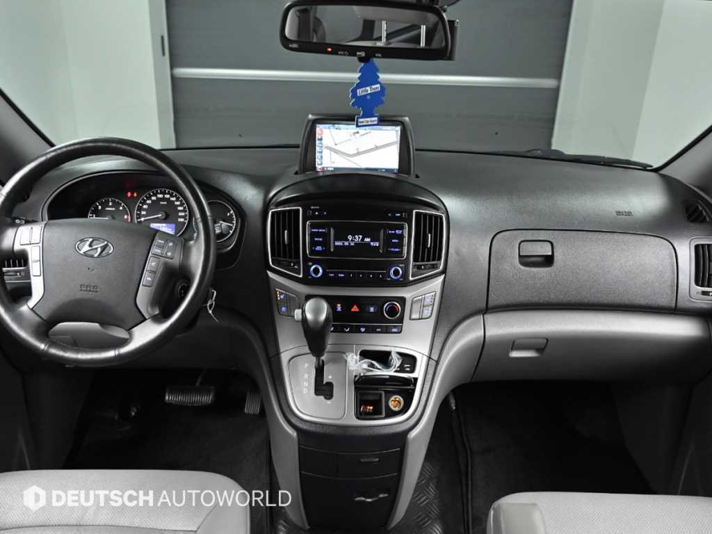 HYUNDAI Starex - Vista 7