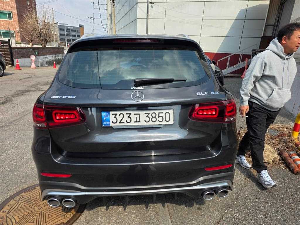 Mercedes Benz GLC Class - Vista 4