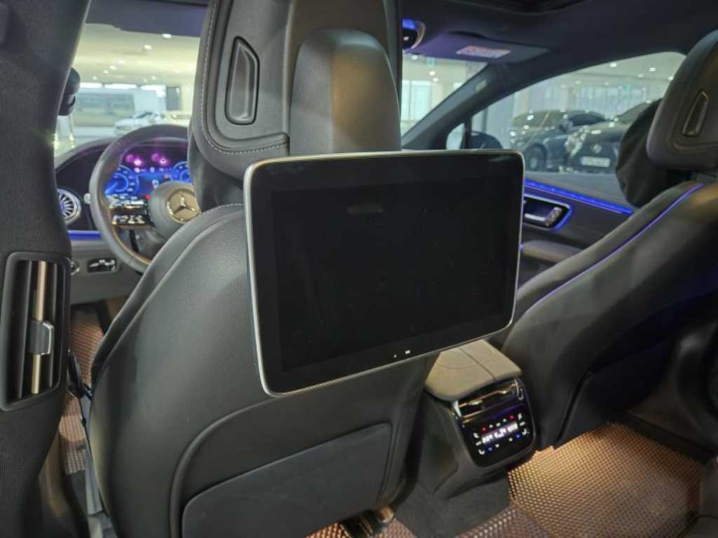 Mercedes Benz EQS - Vista 12