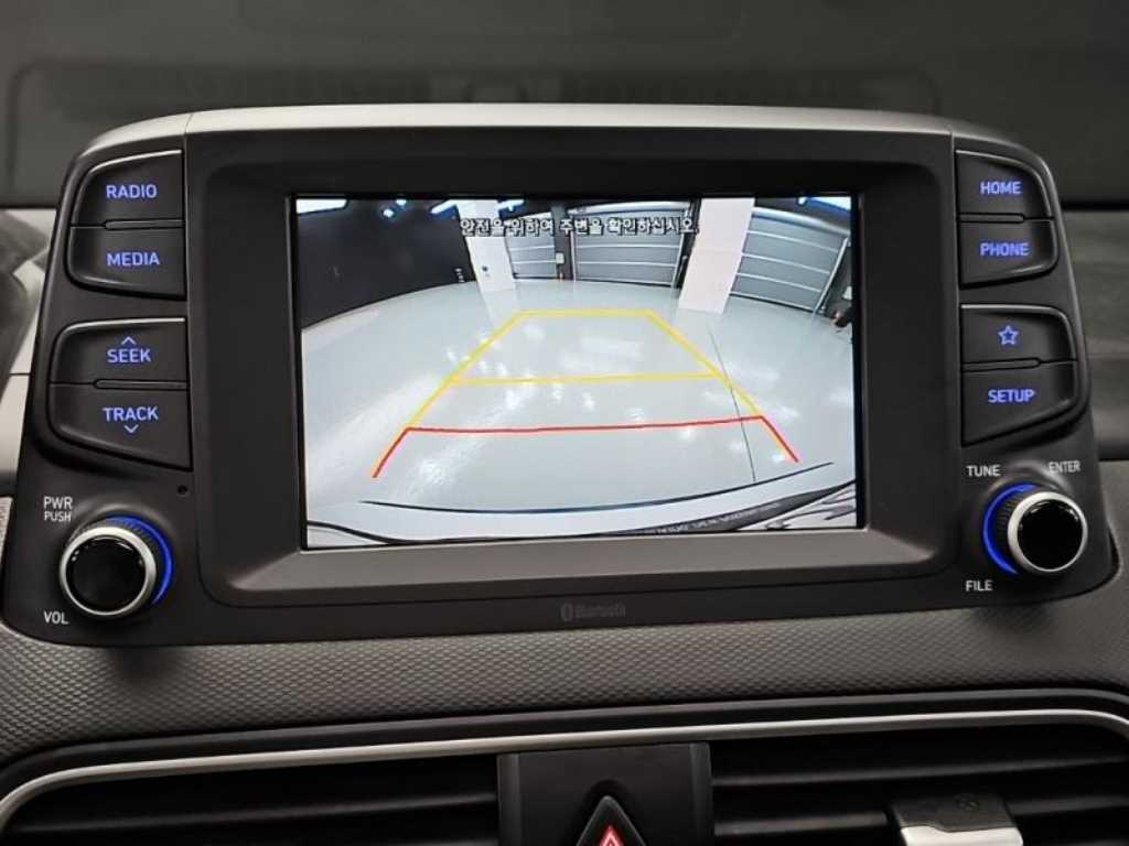 HYUNDAI Kona - Vista 10