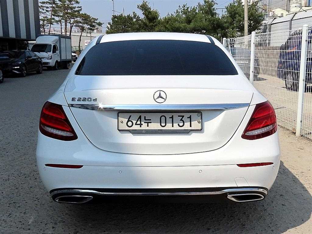 Mercedes Benz E class - Vista 4