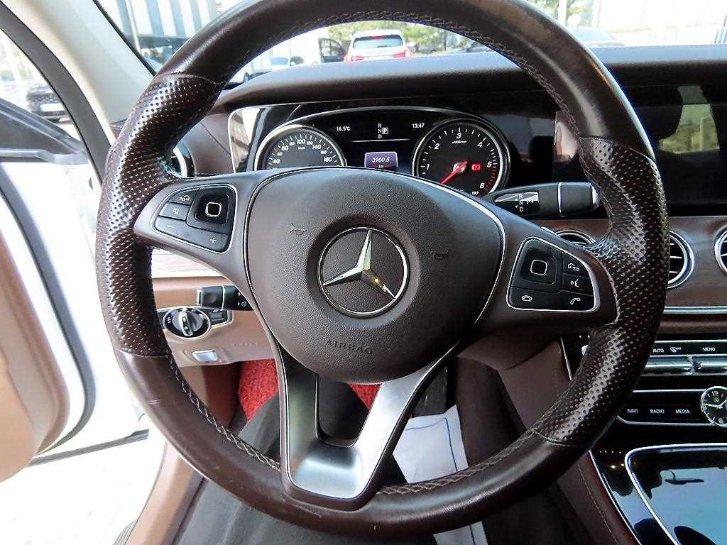 Mercedes Benz E class - Vista 8