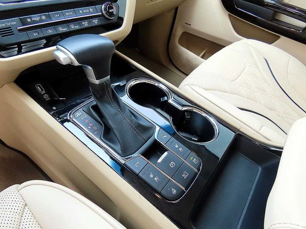 KIA Carnival - Vista 11