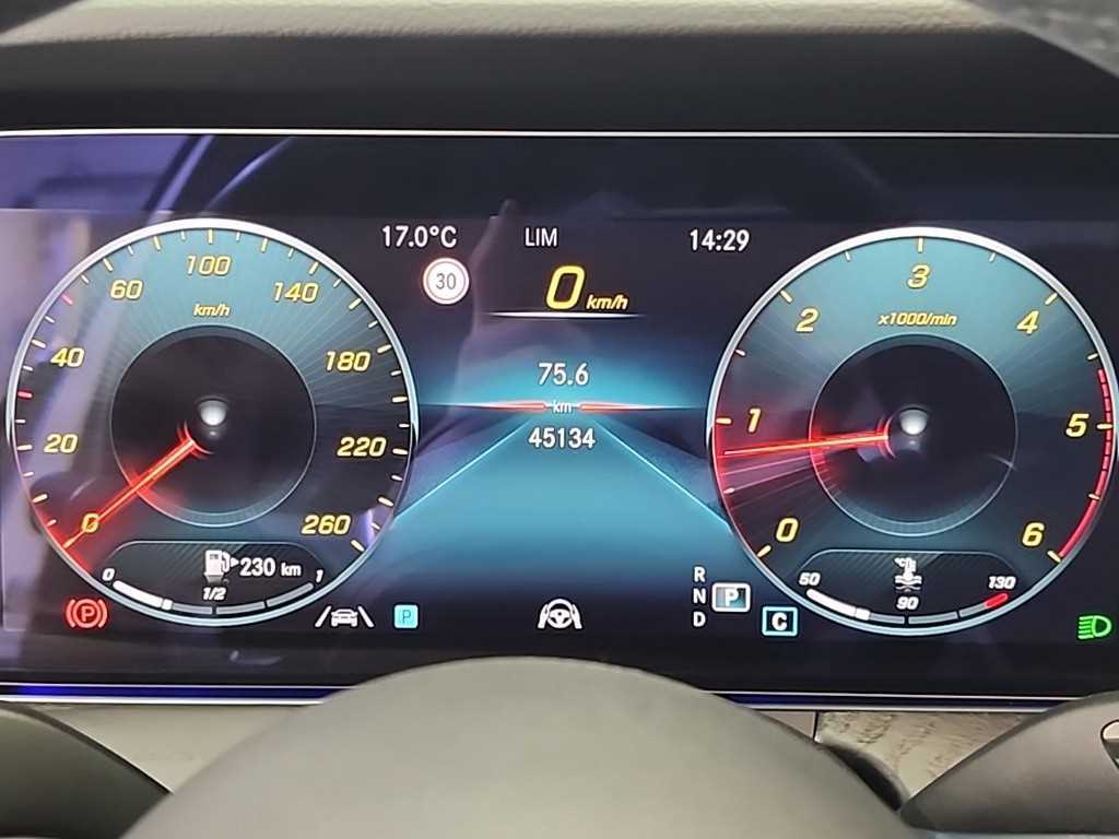 Mercedes Benz E class - Vista 6