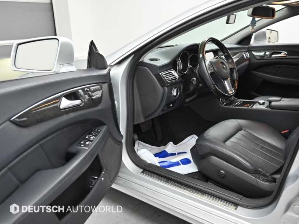 Mercedes Benz CLS Class - Vista 11
