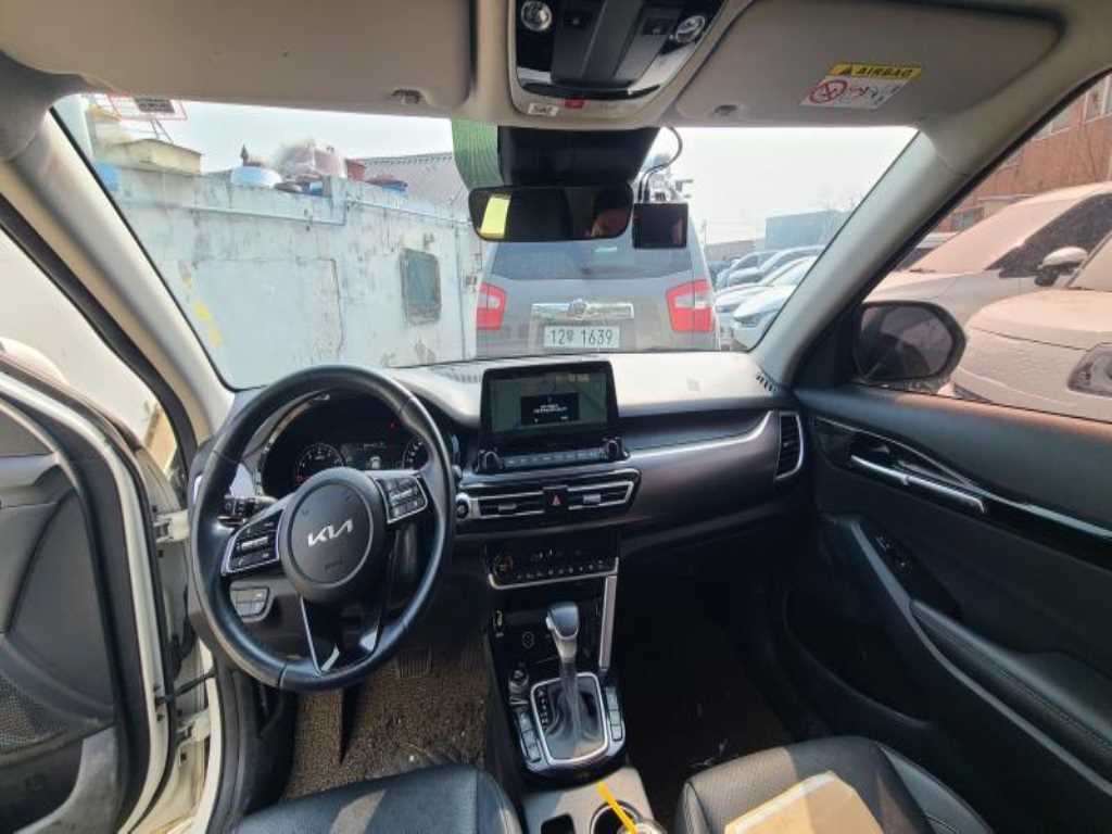 KIA Seltos - Vista 8