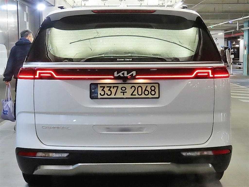 KIA Carnival - Vista 5