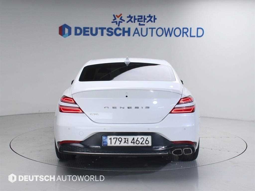 Genesis G70 - Vista 4