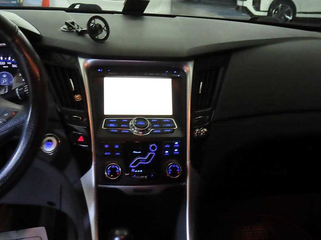 HYUNDAI Sonata - Vista 11