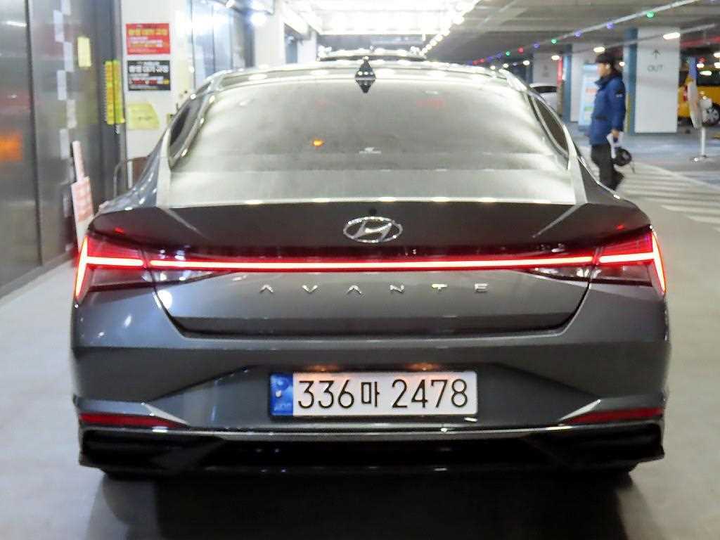 HYUNDAI Avante - Vista 5