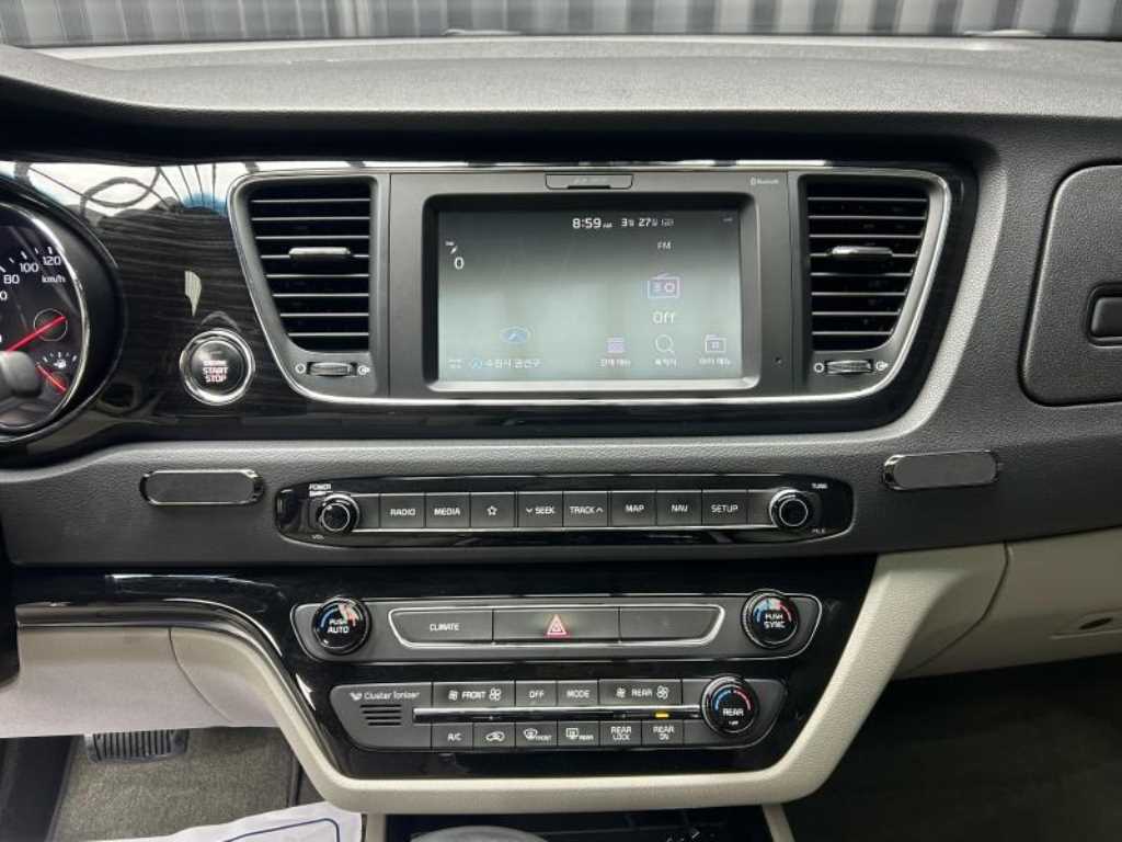 KIA Carnival - Vista 11