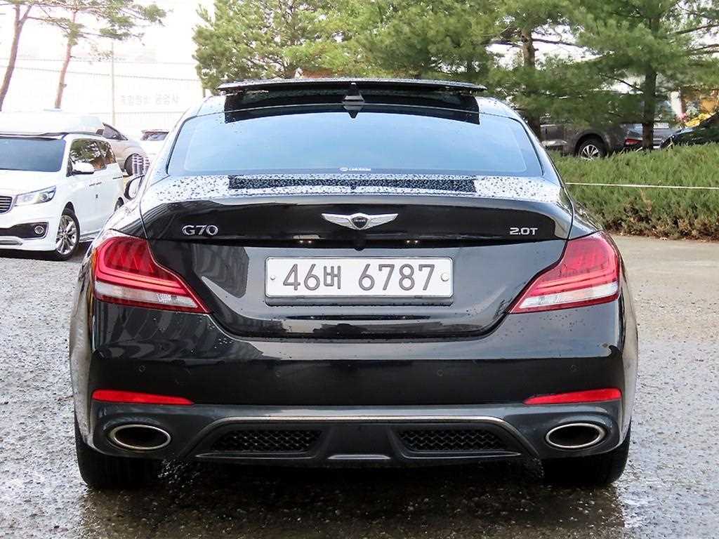 Genesis G70 - Vista 4