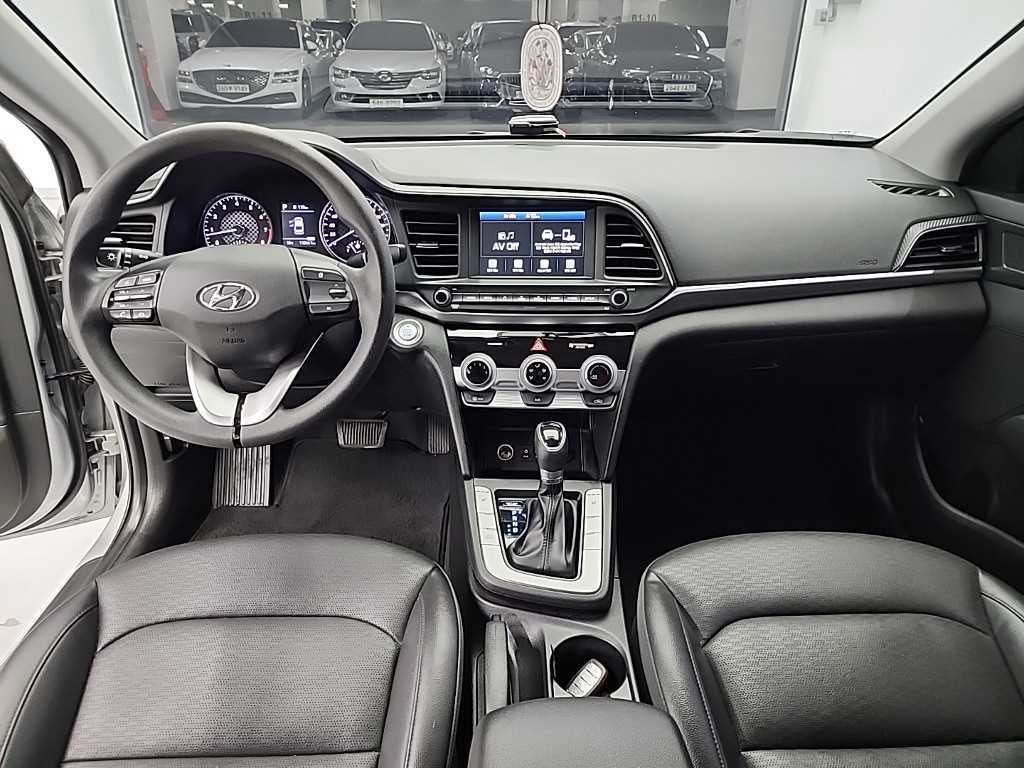 HYUNDAI Avante - Vista 7