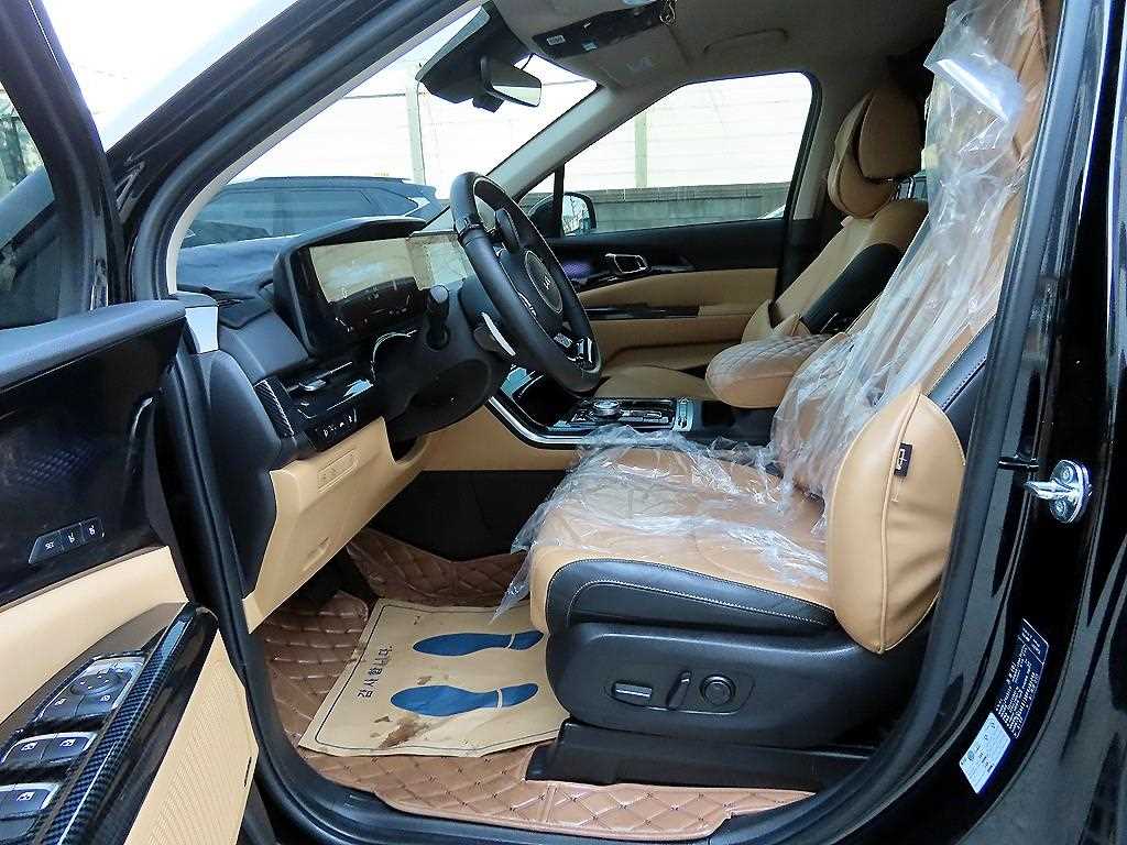 KIA Carnival - Vista 5