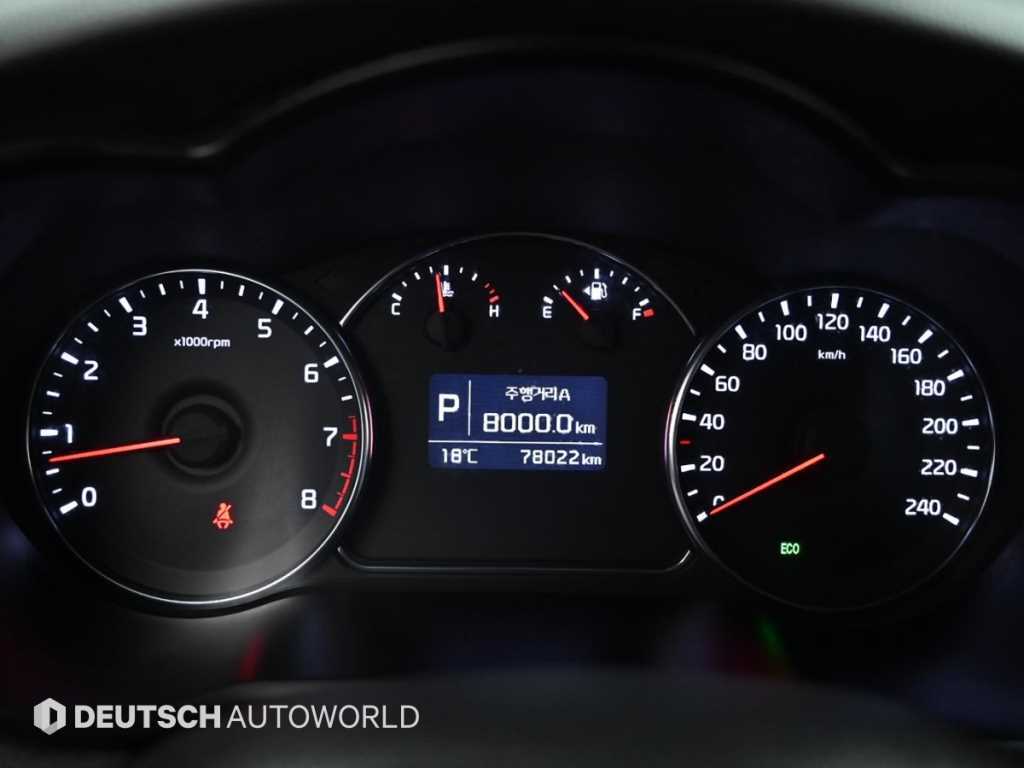 KIA Carens - Vista 8