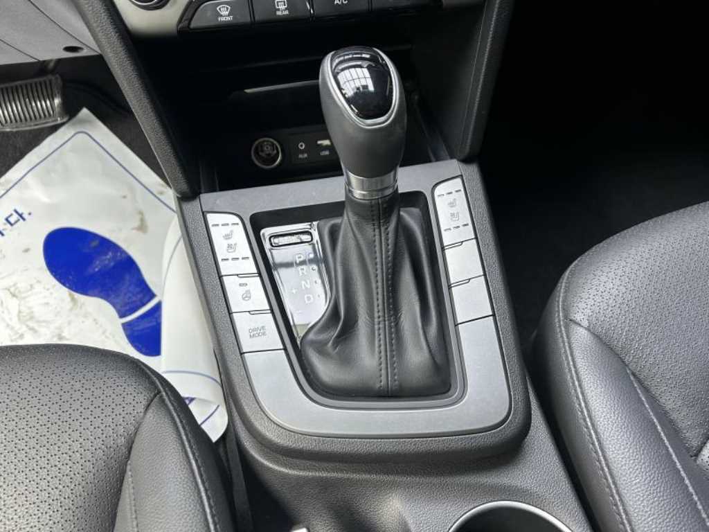 HYUNDAI Avante - Vista 10