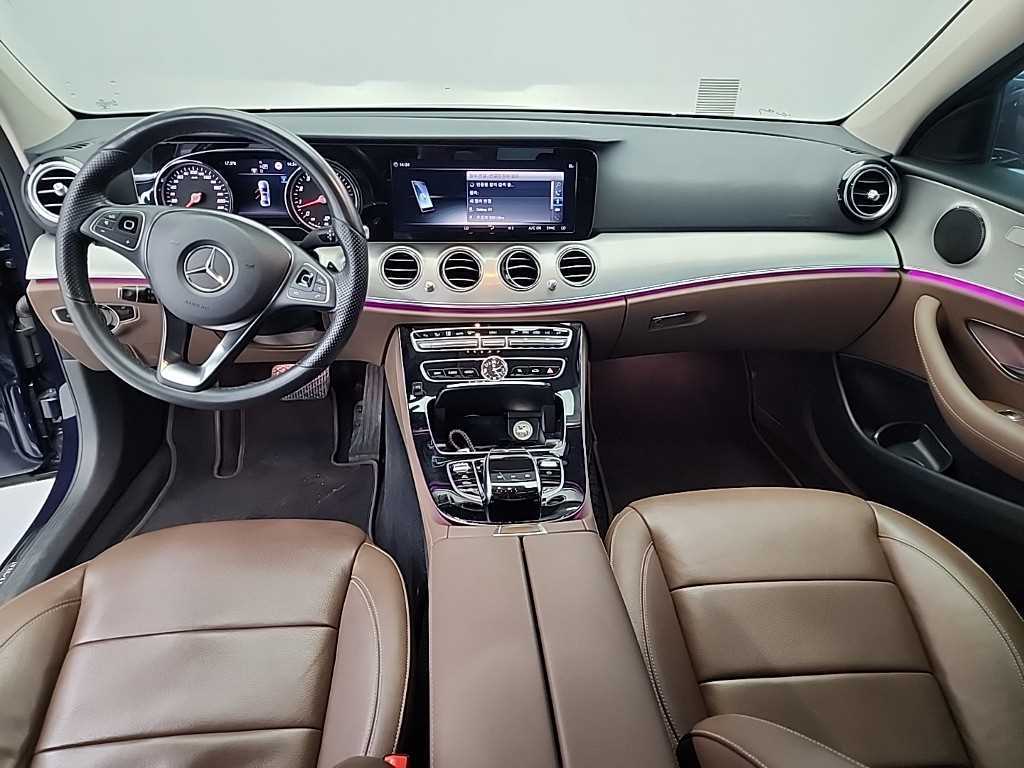 Mercedes Benz E class - Vista 7