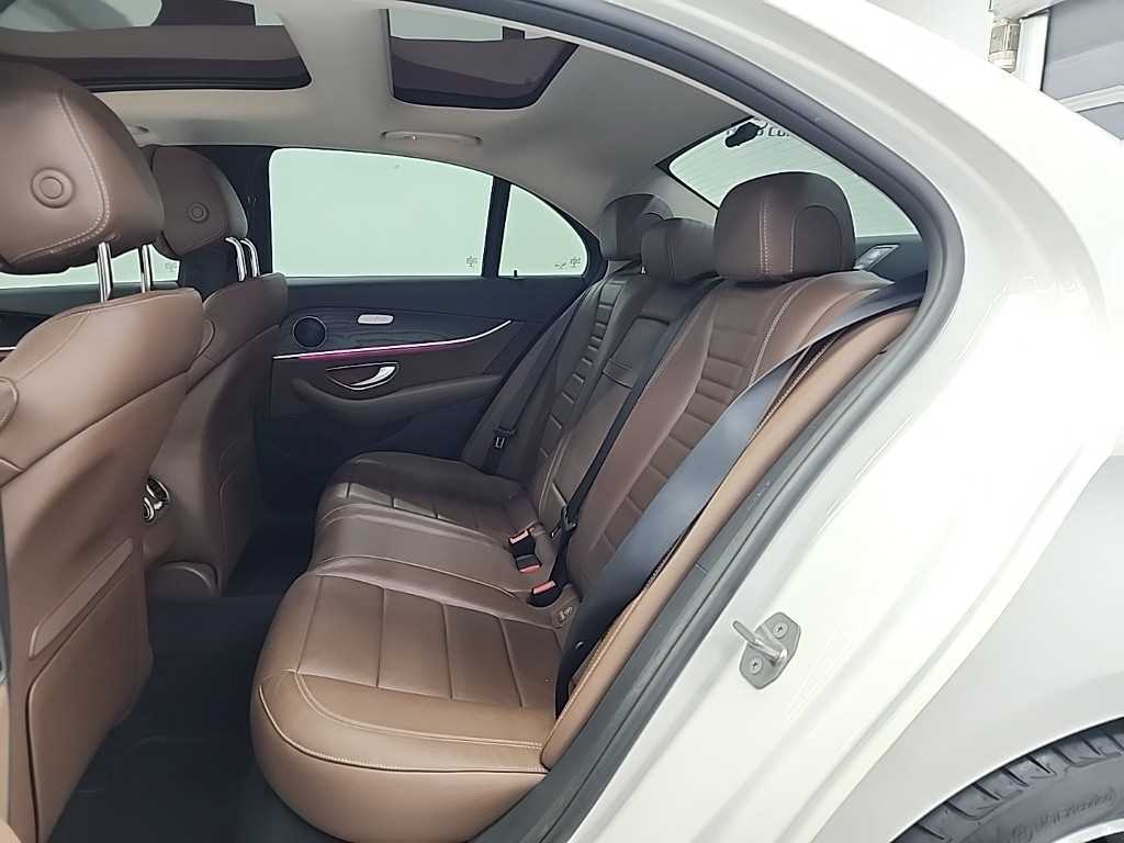 Mercedes Benz E class - Vista 12