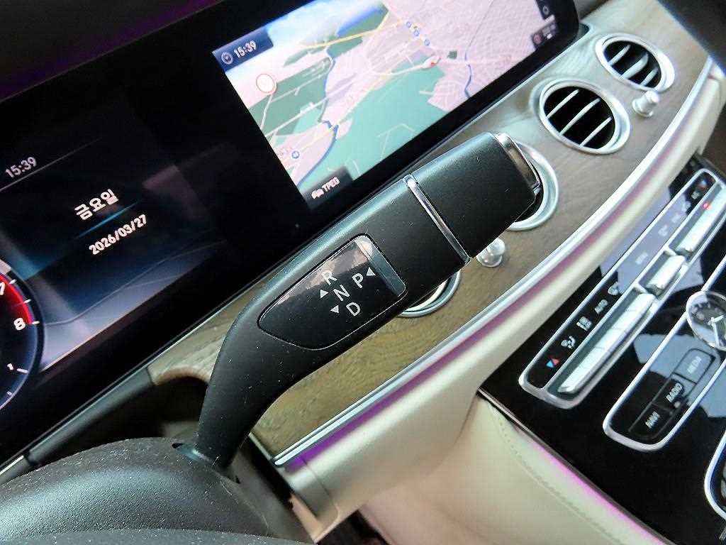 Mercedes Benz E class - Vista 11