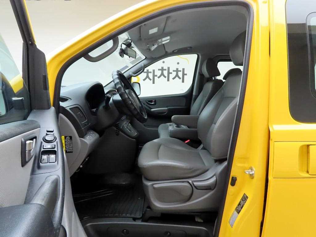 HYUNDAI Starex 2017 Amarillo - Importación desde Corea - HF Imports Iquique - Foto 13