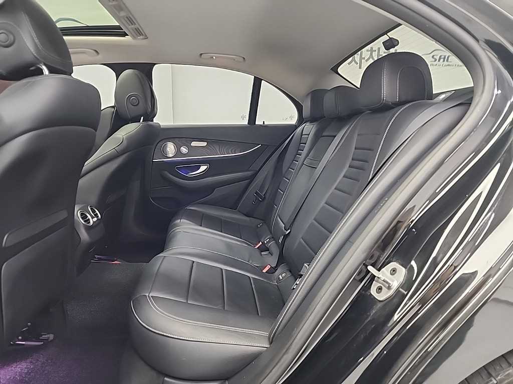 Mercedes Benz E class - Vista 12