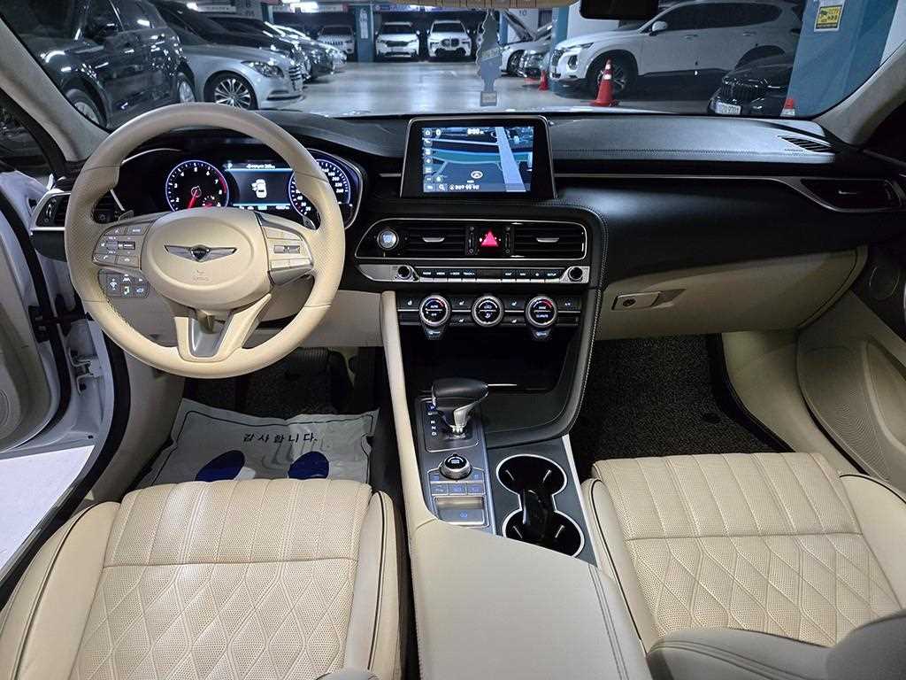 Genesis G70 - Vista 9