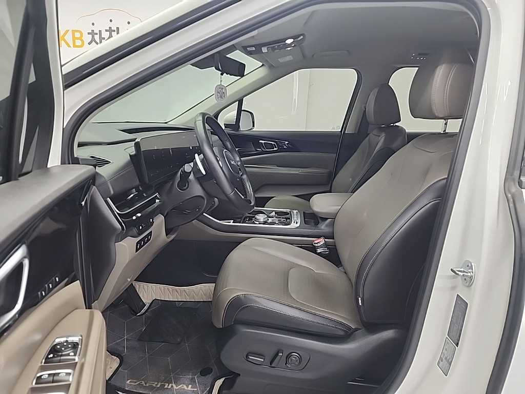 KIA Carnival - Vista 11