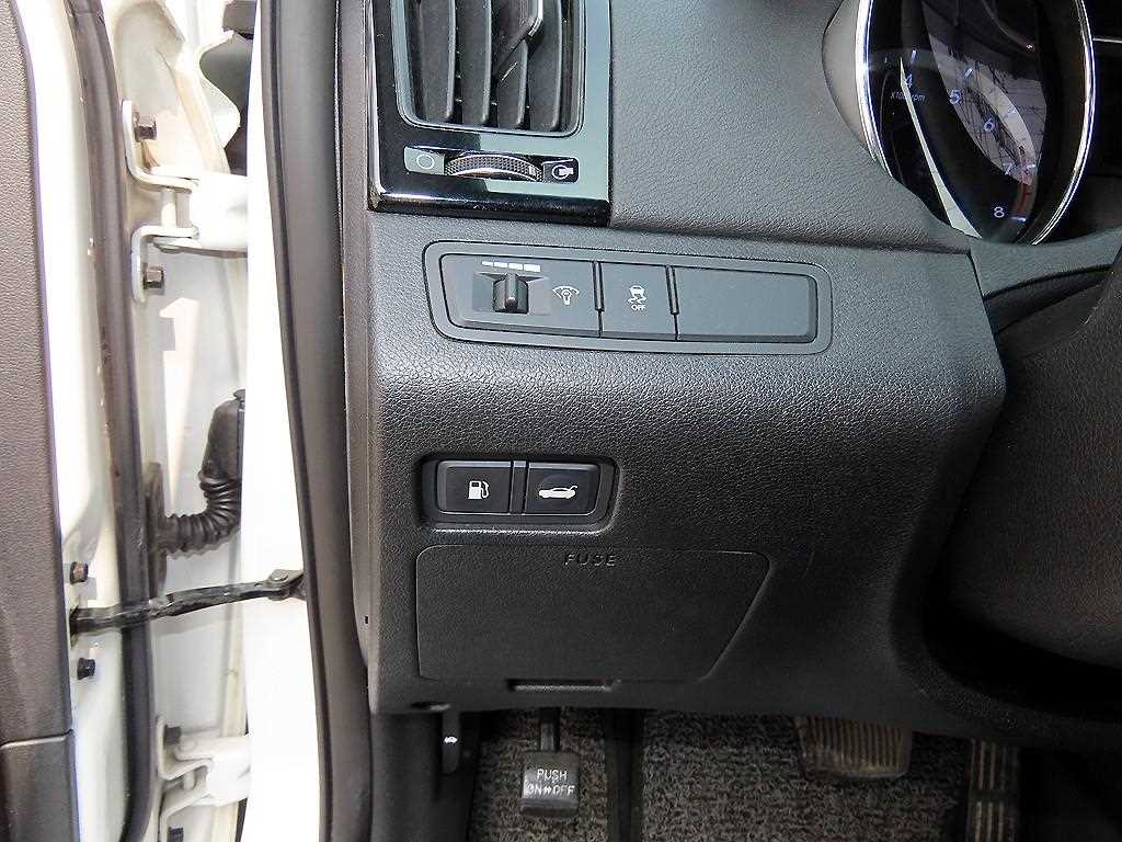 HYUNDAI Sonata - Vista 12