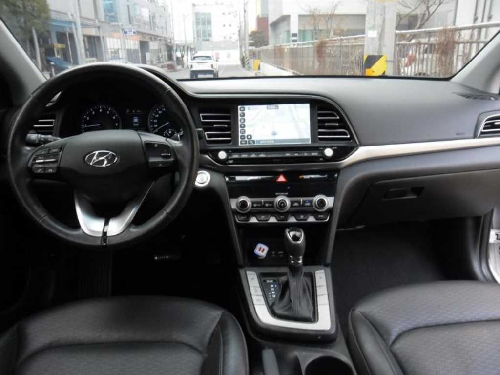 HYUNDAI Avante - Vista 8