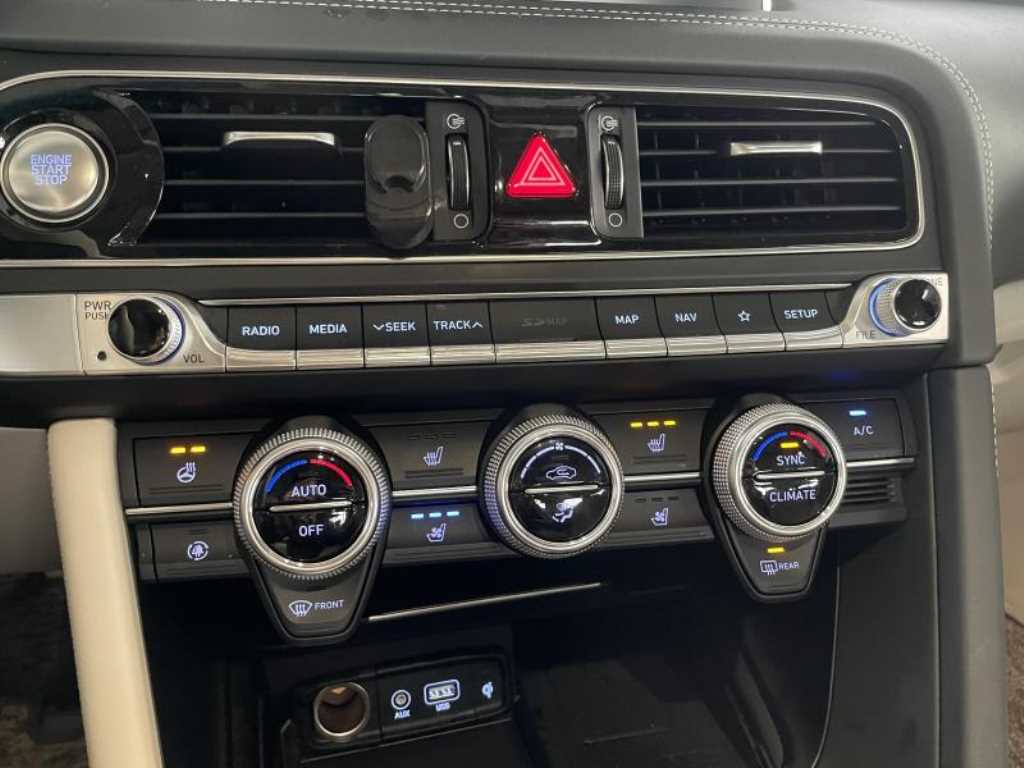 Genesis G70 - Vista 9