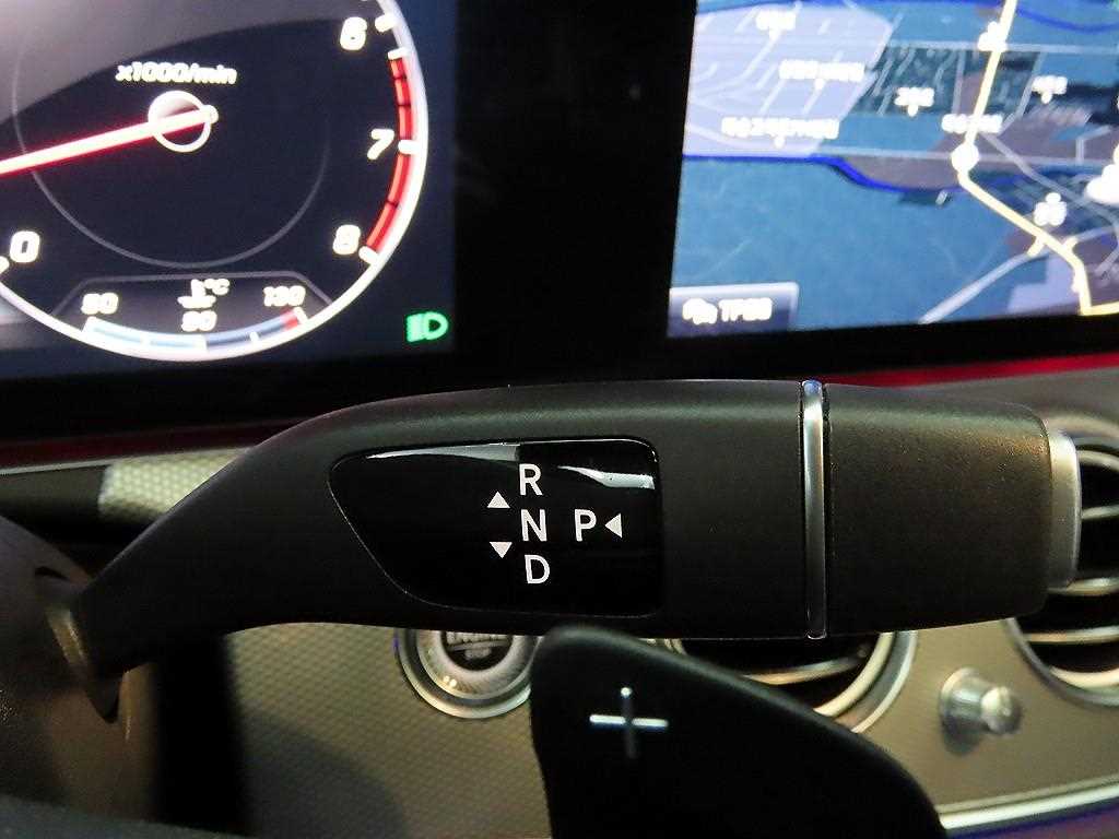 Mercedes Benz E class - Vista 12