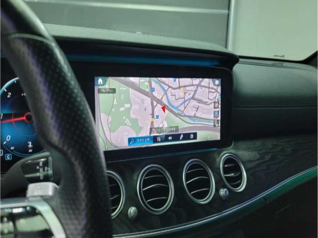 Mercedes Benz E class - Vista 12