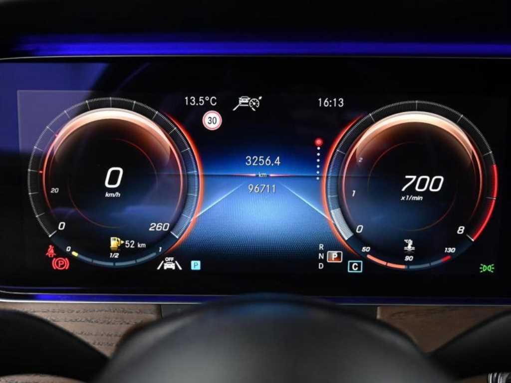 Mercedes Benz E class - Vista 8