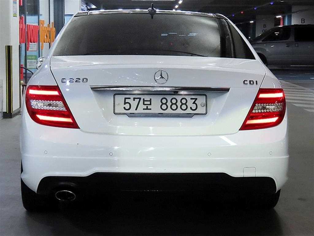 Mercedes Benz C Class - Vista 5
