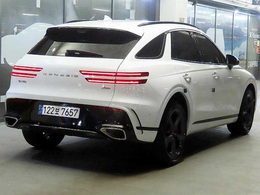 Genesis GV70 - Vista 5