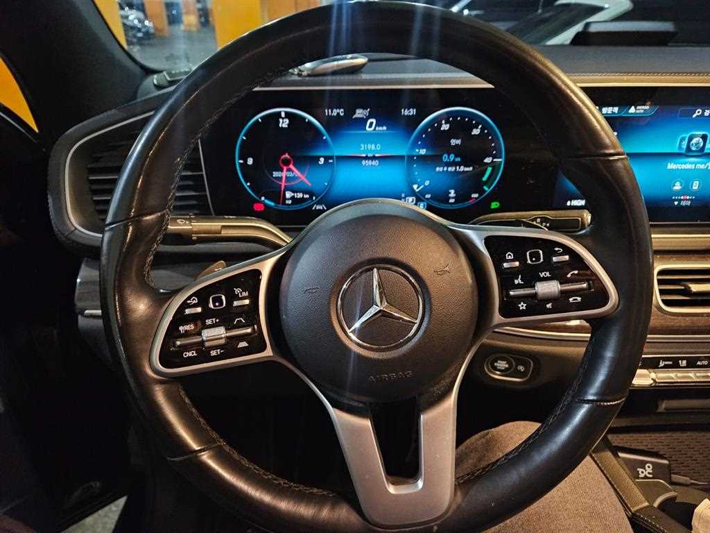 Mercedes Benz GLE Class - Vista 11