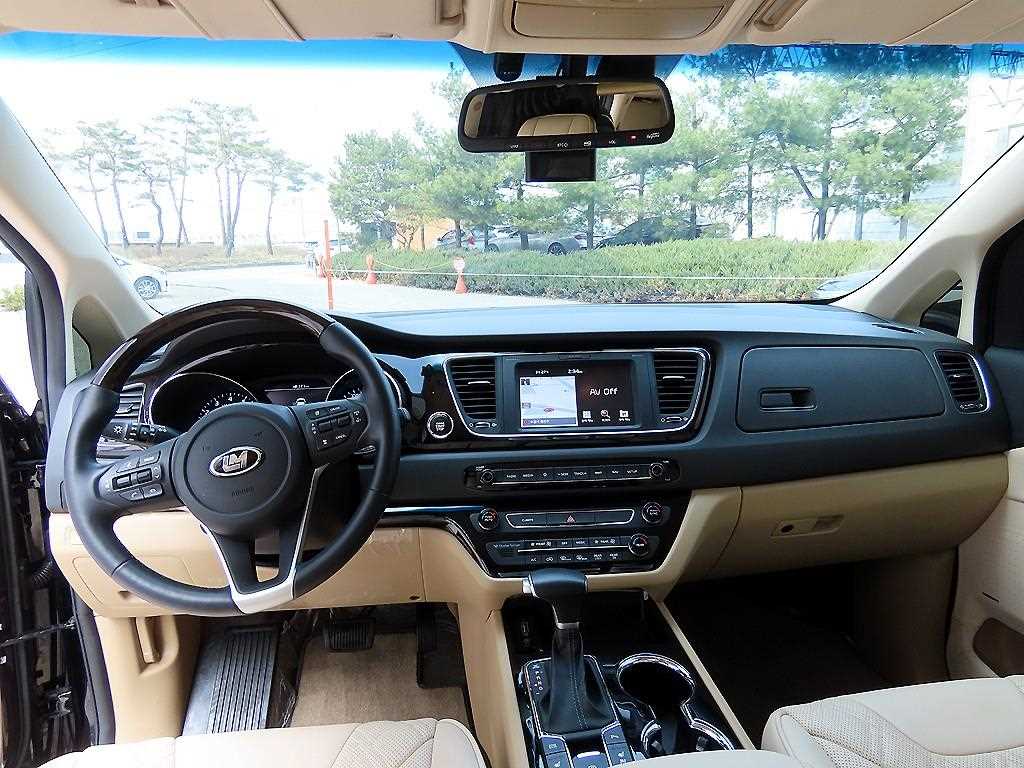 KIA Carnival - Vista 8