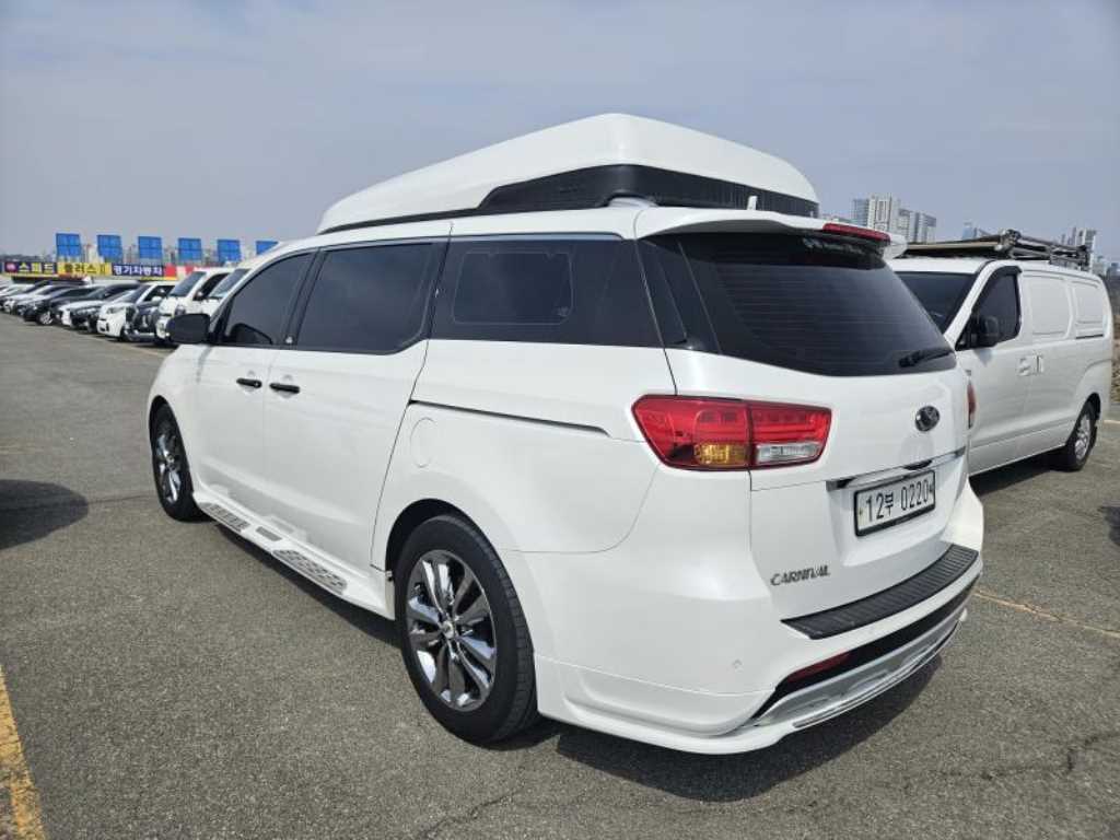 KIA Carnival - Vista 5