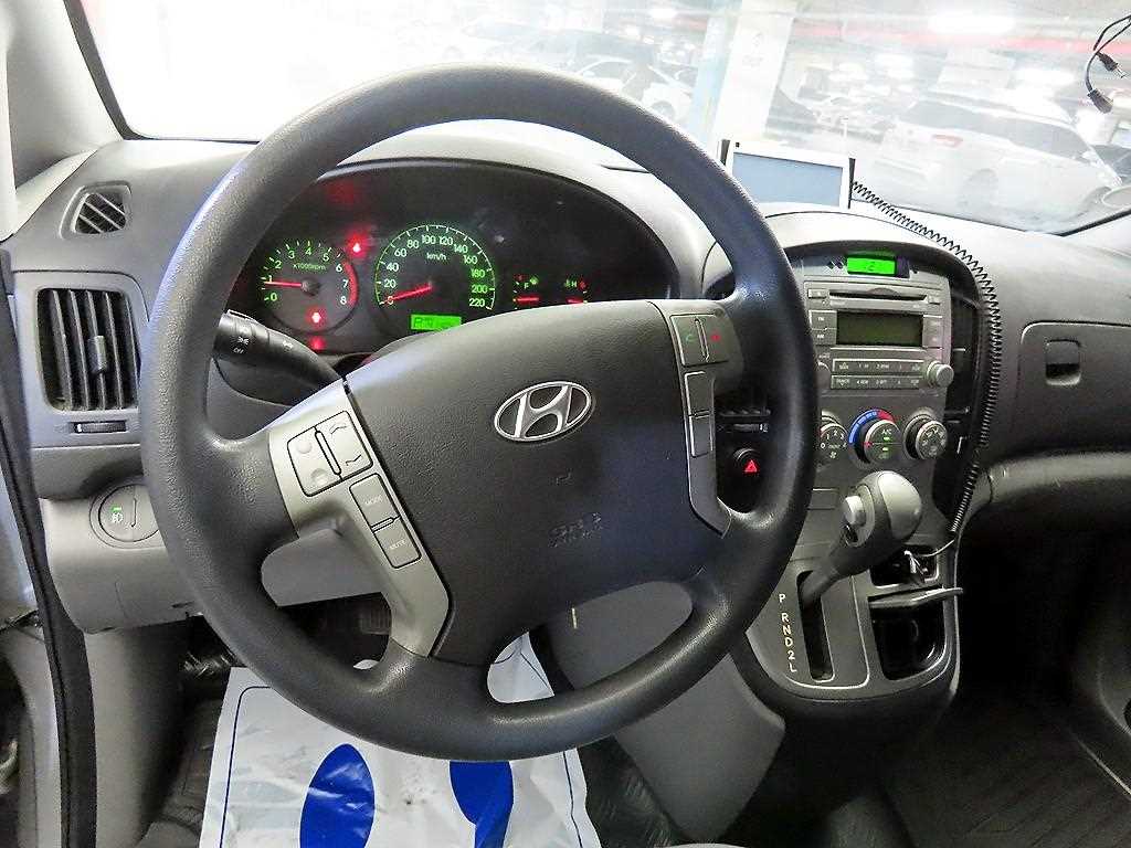 HYUNDAI Starex - Vista 8