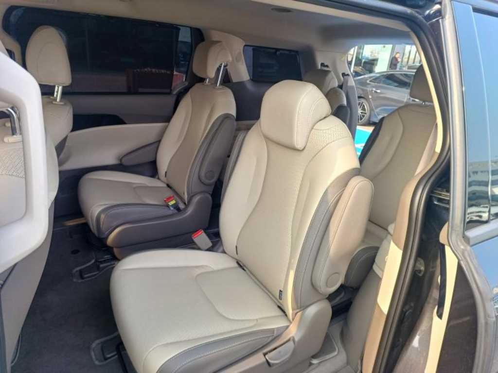 KIA Carnival - Vista 9