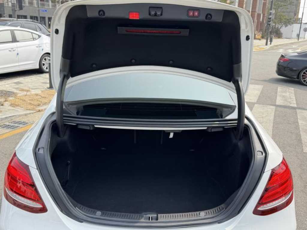 Mercedes Benz E class - Vista 5