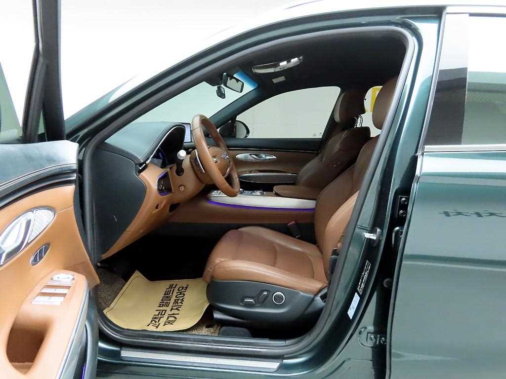 Genesis GV70 - Vista 11