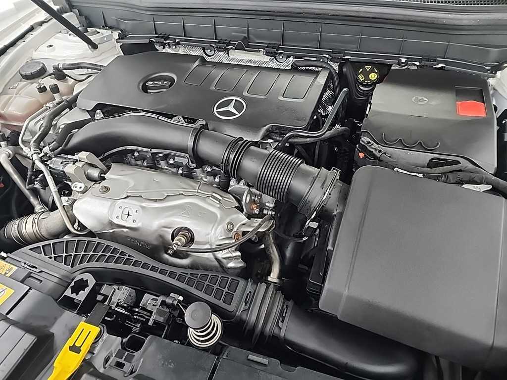 Mercedes Benz GLB Class - Vista 5